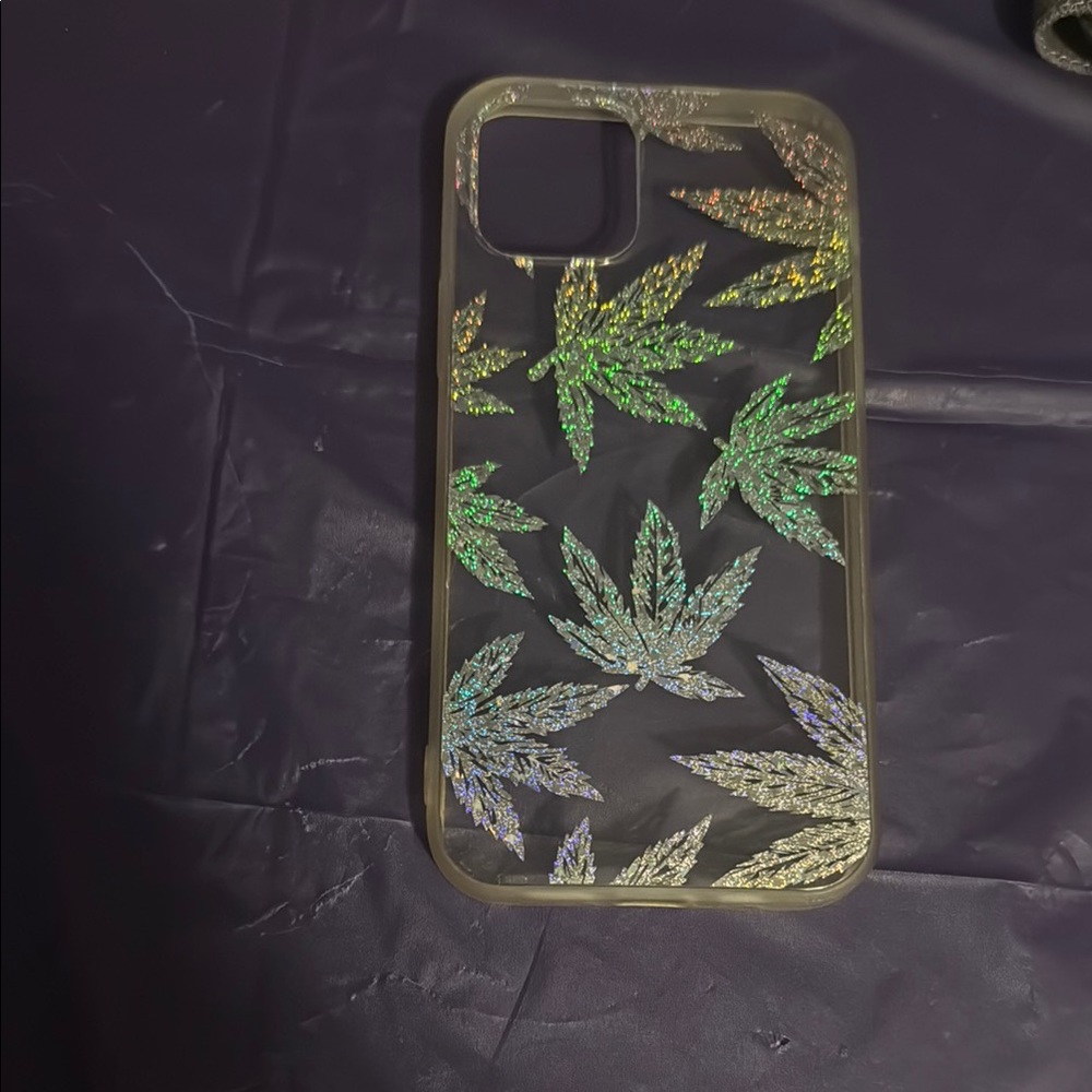 12 Pro Iridescent Leaf Design Phone Case EUC